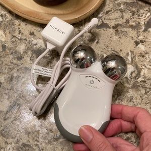 NuFace mini with charger